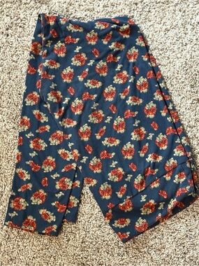 LuLaRoe Navy Leggings with Red Rose and Cream Leavesy
